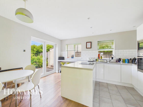 2 bed property, in Field Lane, £230,000