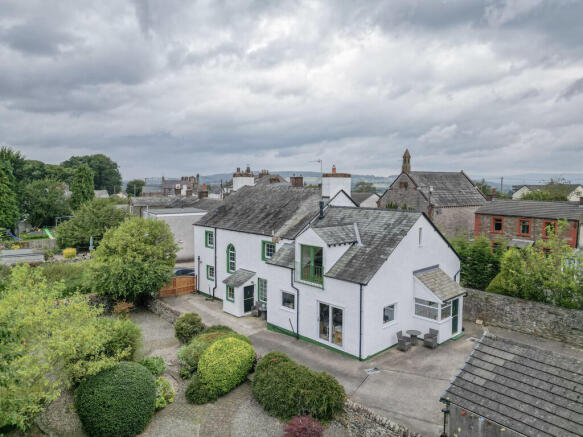 3 bed property, in Clifton, £450,000