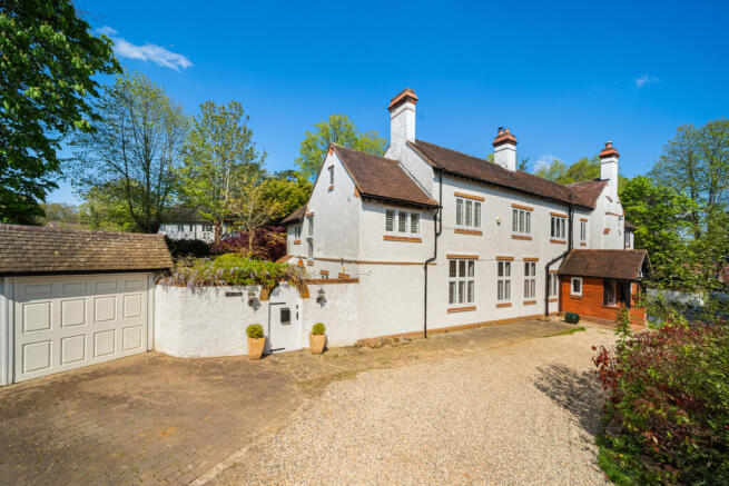 4 bed property, in Firs Road, £900,000