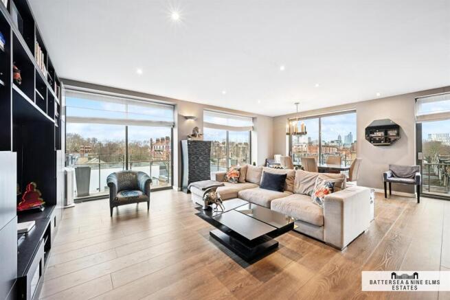 2 bed property, in Yvon House, £1,000,000