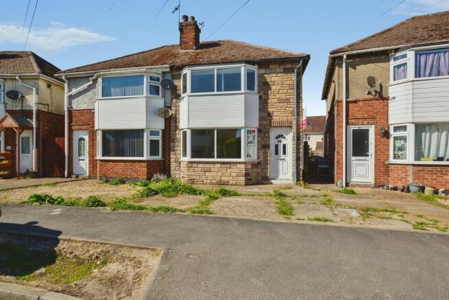 3 bed property, in Edward Crescent, £130,000