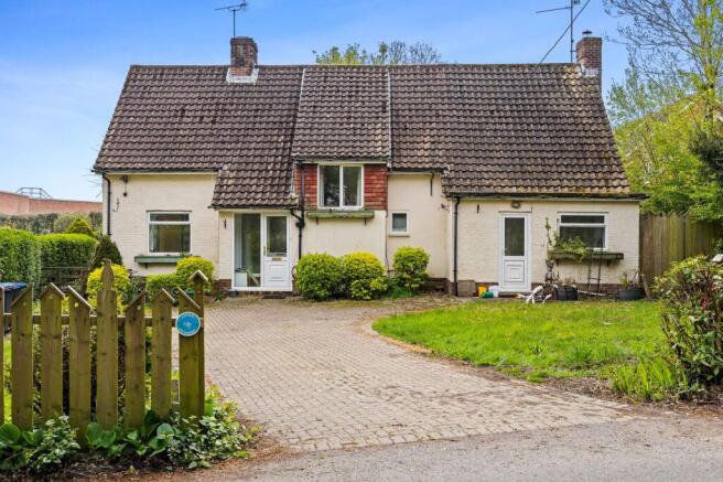 4 bed property, in Birchwood Grove Road, £650,000