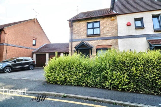 2 bed property, in Bruces Wharf Road, £315,000