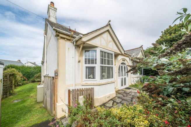 3 bed property, in Molesworth Street, £325,000