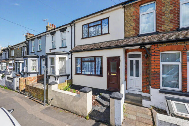 4 bed property, in Windmill Road ME7, £250,000