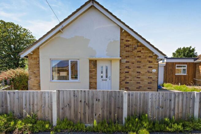 2 bed property, in Broadwood Close, £190,000