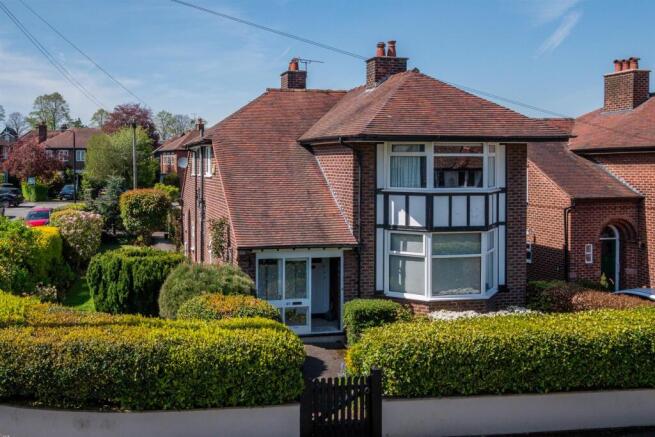 4 bed property, in Acacia Avenue, £775,000
