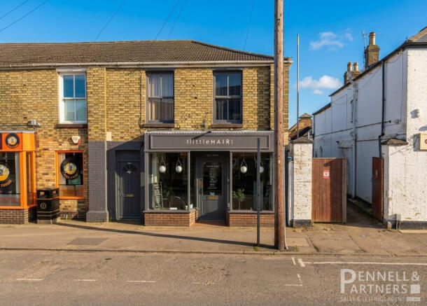 2 bed property, in Broad Street, £200,000