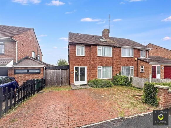 3 bed property, in Lynton Road, £325,000