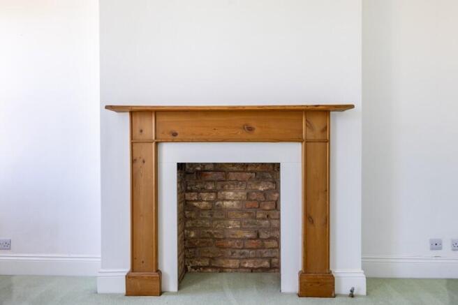 1 bed property, in St Margarets Road TW1, £400,000
