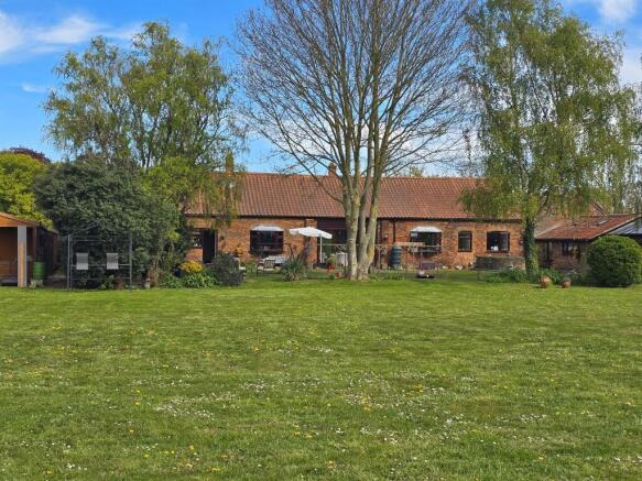 6 bed property, in The Green, £750,000