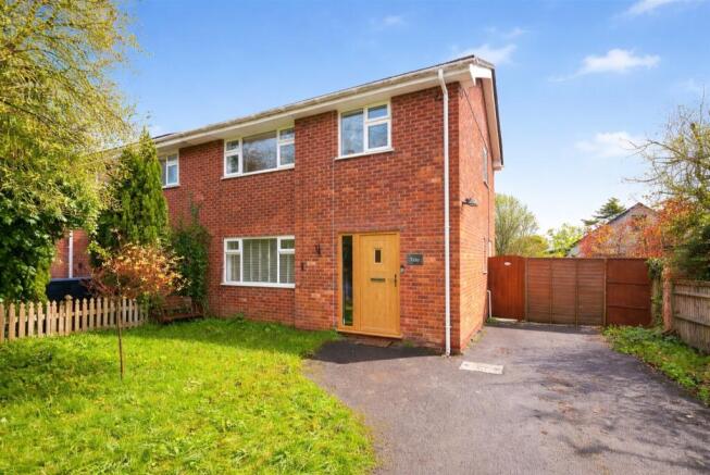 3 bed property, in Baker Street, £425,000