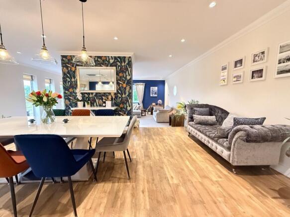 4 bed property, in Stocks Hill, £875,000