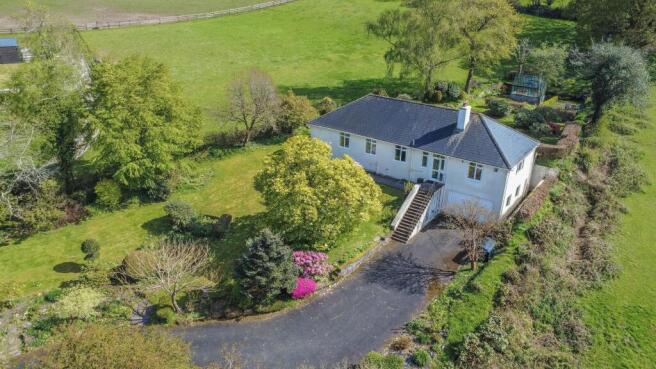 4 bed property, in Hoo Meavy, £750,000