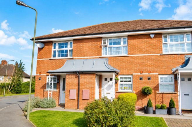 2 bed property, in Colenso Drive, £600,000