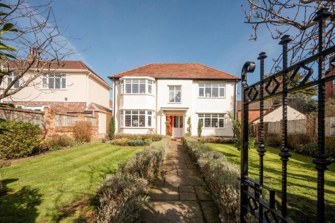 3 bed property, in Park Road, £399,950