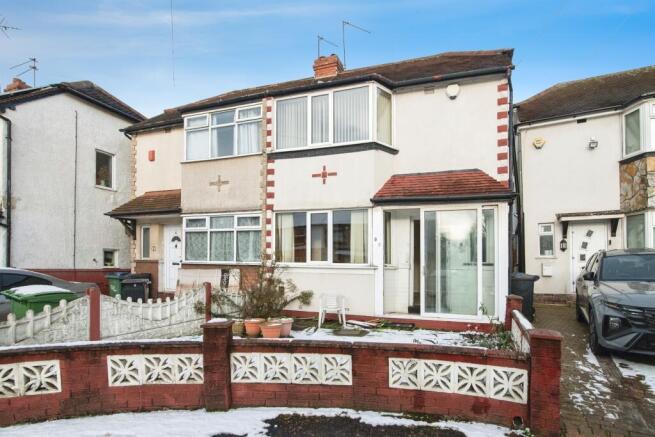 2 bed property, in St. Pauls Crescent, £175,000