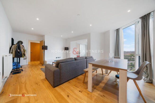 2 bed property, in Sky View Tower, £462,500