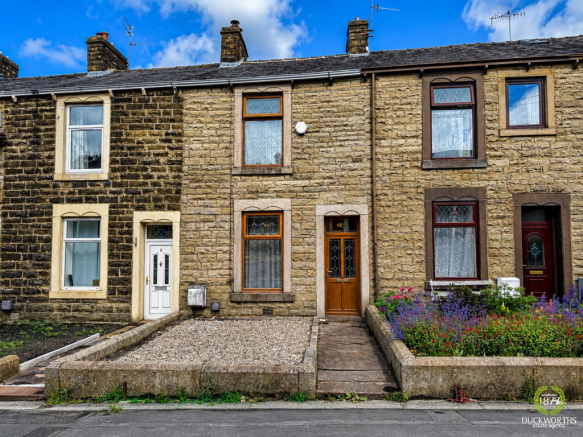 2 bed property, in Manchester Road, £140,000