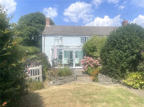 2 bed property, in Hillview, £270,000