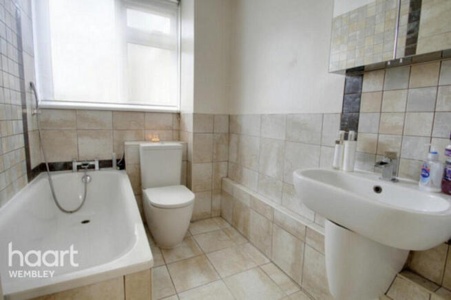 1 bed property, in Barnhill Road, £235,000