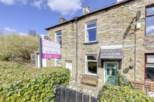 2 bed property, in Holcombe Road, £180,000