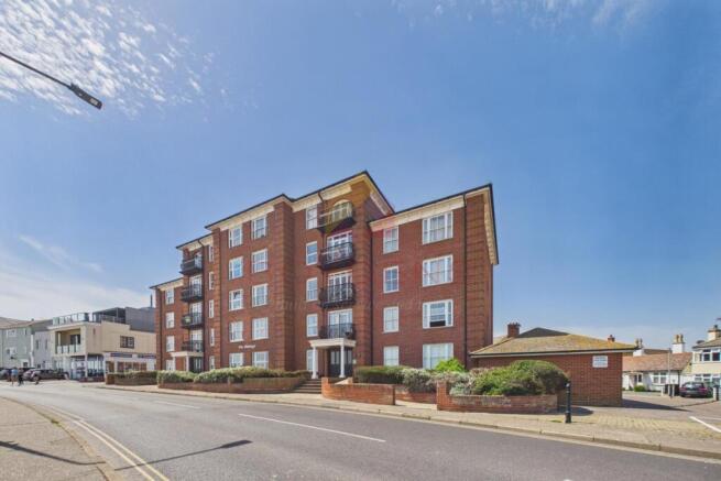 2 bed property, in The Parade, £220,000