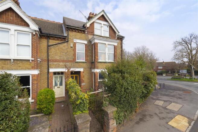6 bed property, in Willowmore, £625,000