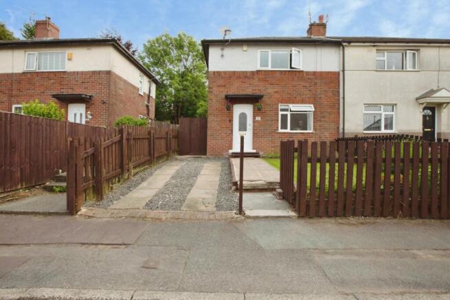 2 bed property, in Bristol Street, £150,000