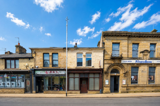 4 bed property, in Union Road, £135,000