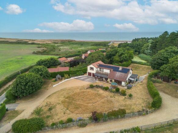 5 bed property, in Beach Lane, £975,000