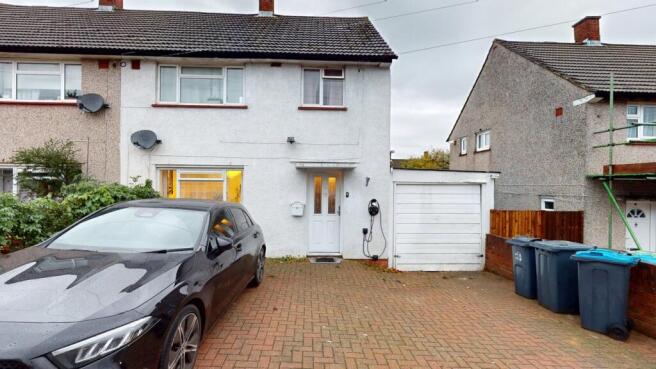 4 bed property, in Headley Drive, £500,000