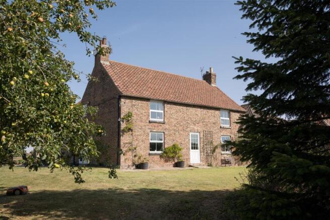5 bed property, in Lodge Farmstead, £1,250,000