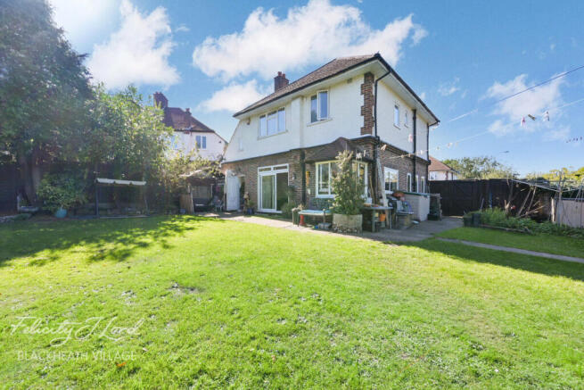 3 bed property, in Woodyates Road, £775,000