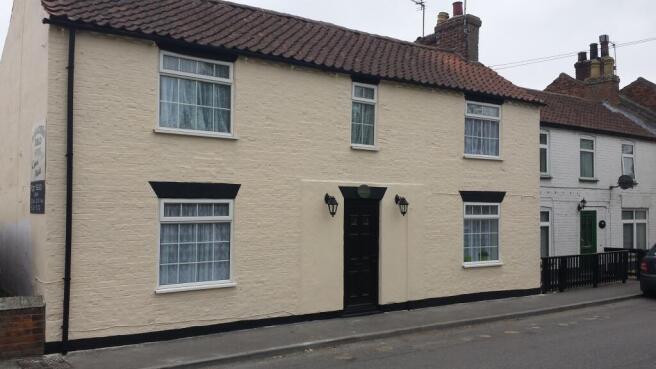 5 bed property, in High Street, £260,000