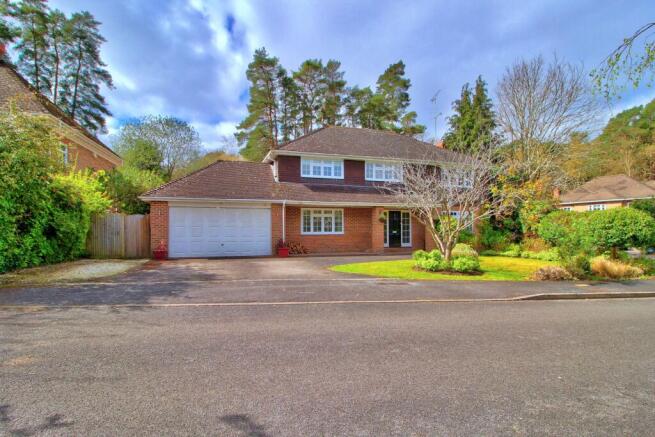 4 bed property, in Talisman Close, £1,250,000
