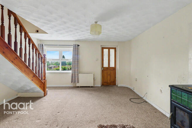 2 bed property, in Varteg Road, £170,000