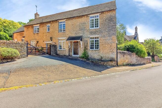 4 bed property, in High Street, £600,000