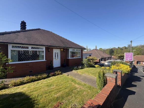 2 bed property, in Edge Hill Avenue, £250,000