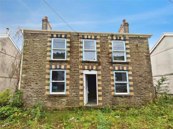 1 bed property, in New Road, £80,000