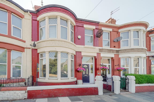 4 bed property, in Mainwaring Road, £185,000