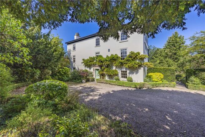 5 bed property, in College Street, £995,000