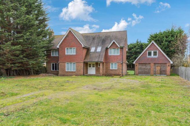 5 bed property, in Bedford Road, £900,000