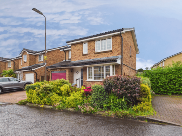 4 bed property, in 74 Beechwood Grove, £285,000