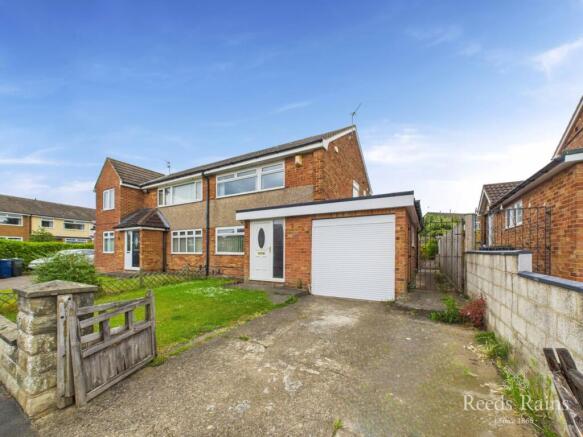 3 bed property, in Sycamore Avenue, £200,000