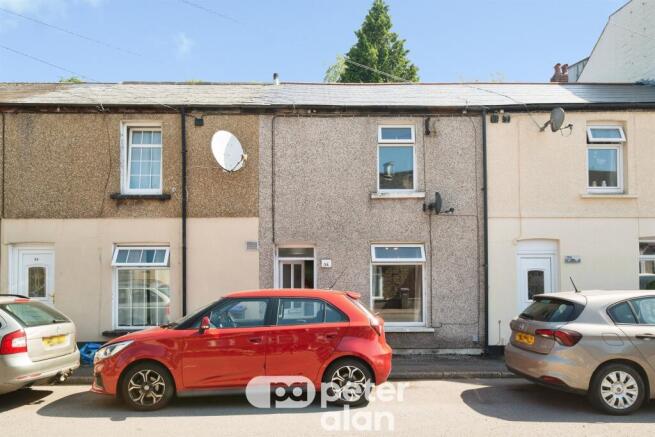 3 bed property, in Freeholdland Road, £120,000