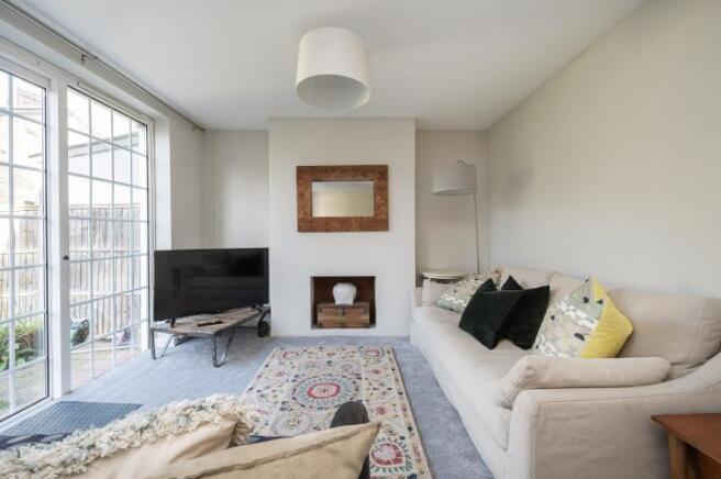 5 bed property, in Mapledene Road, £1,200,000