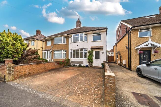 3 bed property, in Weyland Road, £475,000