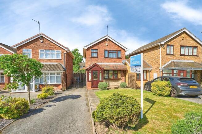3 bed property, in Newent Close, £260,000