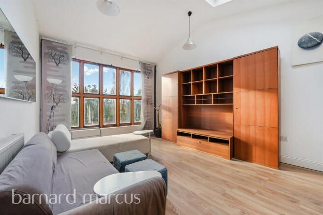 2 bed property, in Crowborough Road, £406,125